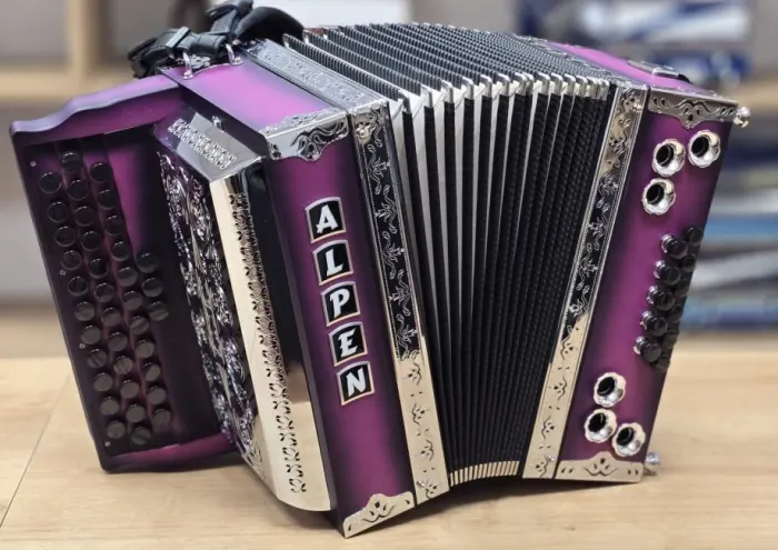 Nova harmonika Alpen C-F-B 30