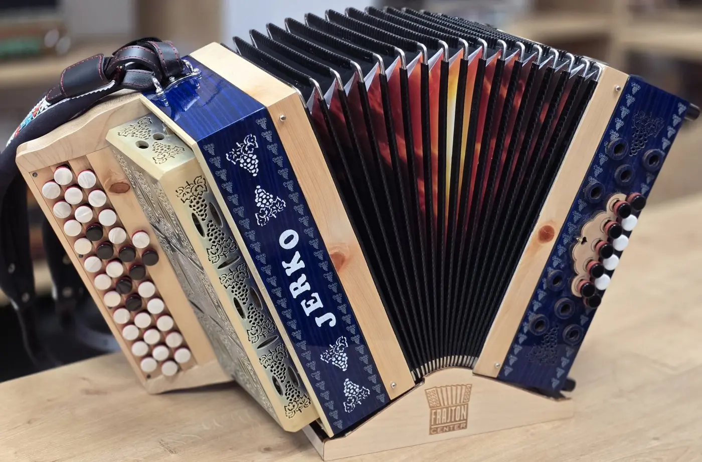 Nova harmonika Jerko C-F-B 30 – fotografija 3