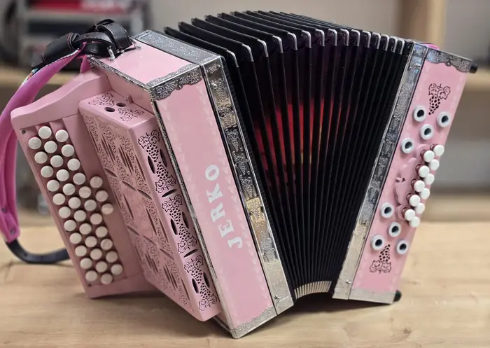 Nova harmonika Jerko C-F-B 34