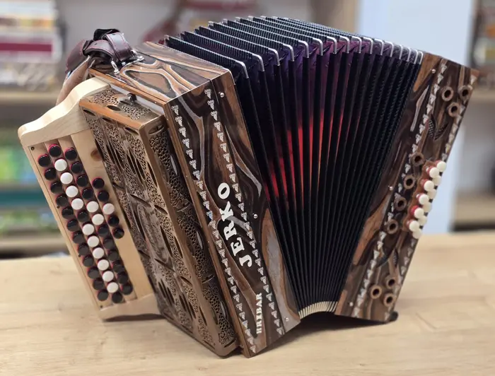 Nova harmonika Jerko C-F-B 38