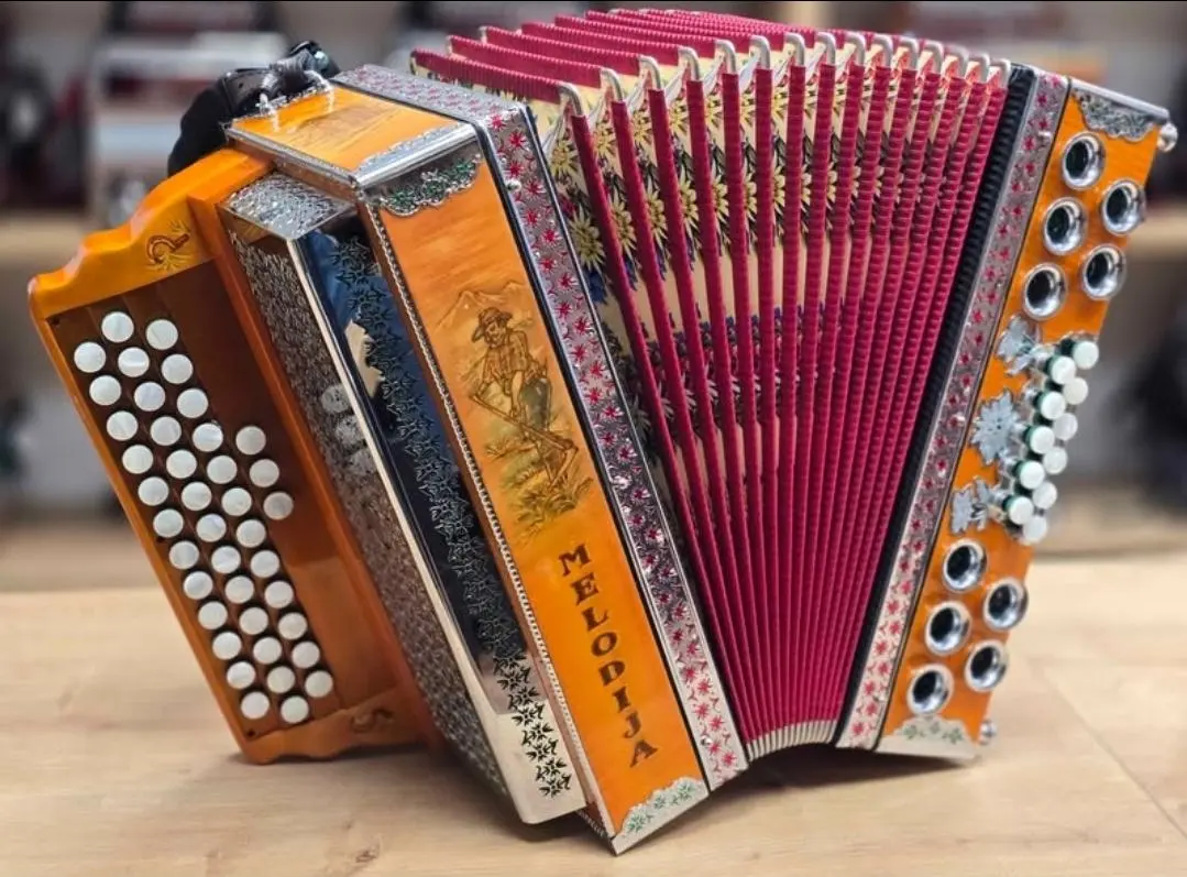 Rabljena diatonična harmonika iz ponudbe Frajton Centra
