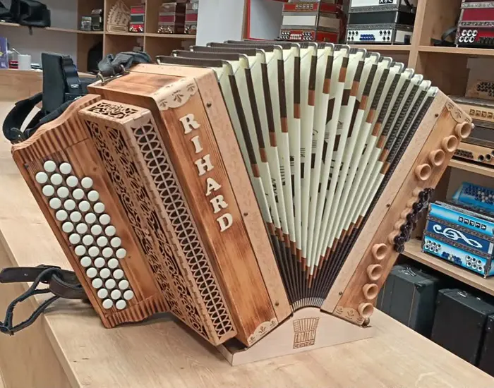 Rabljena harmonika Rihard C-F-B 38