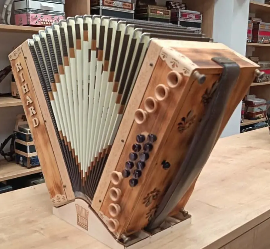 Rabljena harmonika Rihard C-F-B 38 – fotografija 2