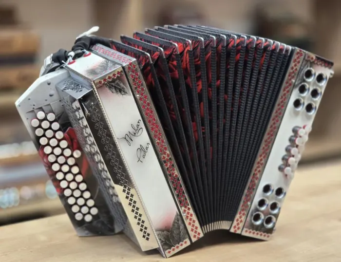 Rabljena harmonika Uršič B-Es-As 38